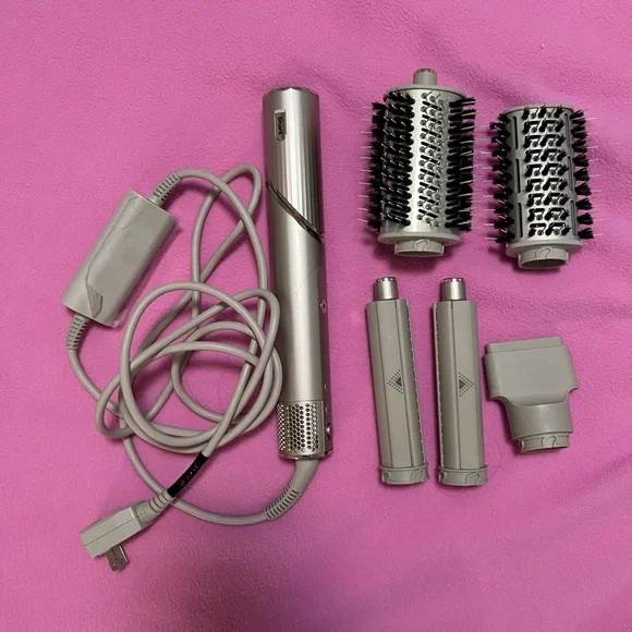 Shark Beauty
 
FlexStyle Air Styling & Drying System - Picture 2 of 6